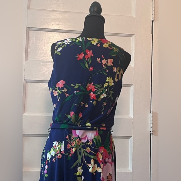 Excellent condition- Lauren Ralph Lauren Floral Fit and Flare Dress- Size 12 - Picture 4 of 9